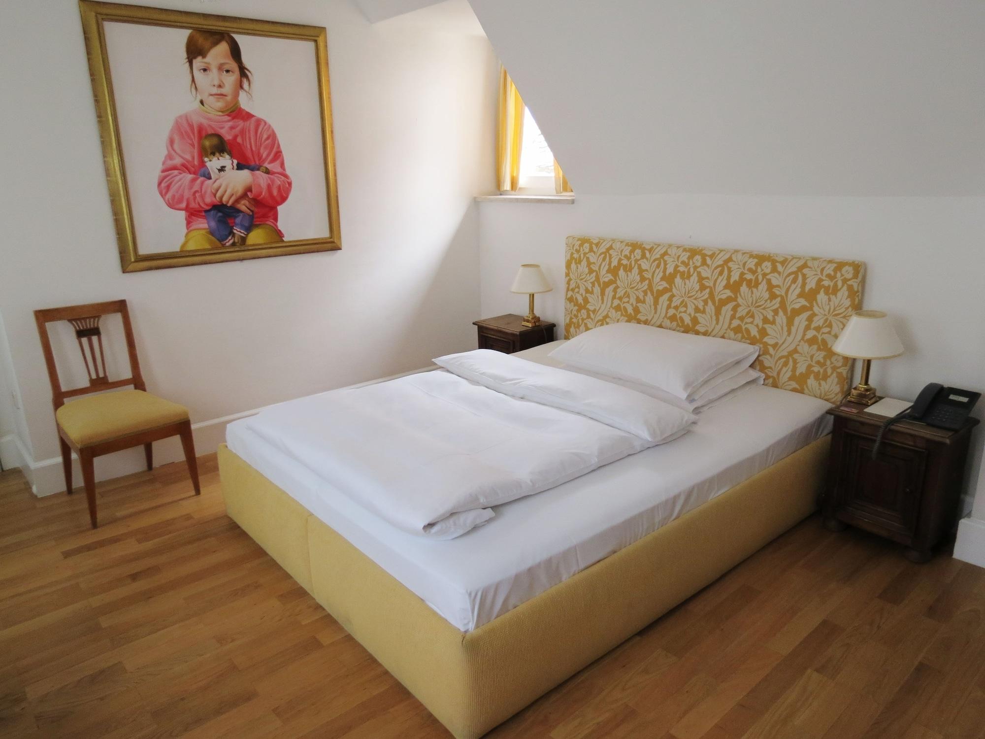 Schlossberghotel Graz Exterior foto A guest room at the hotel
