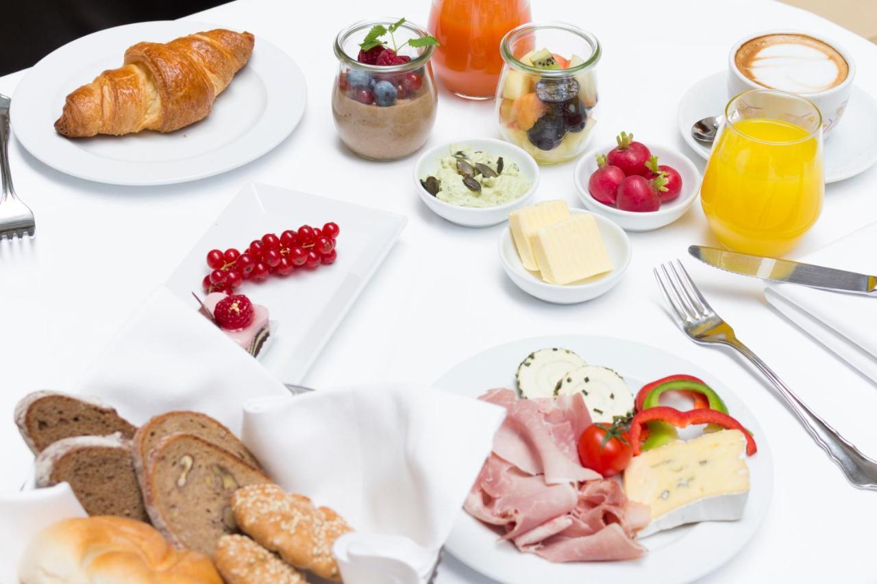 Schlossberghotel Graz Exterior foto A typical continental breakfast